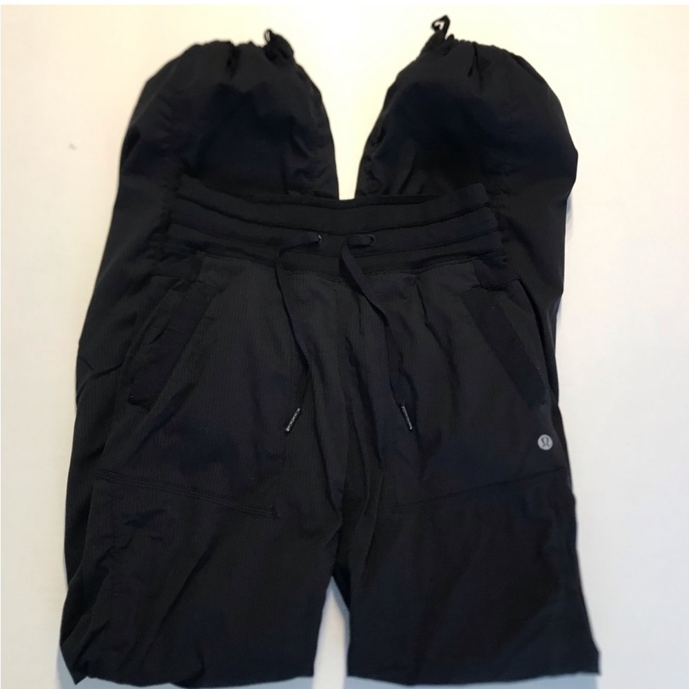 Women’s Lululemon black unlined dance studio pants size 2 Reg